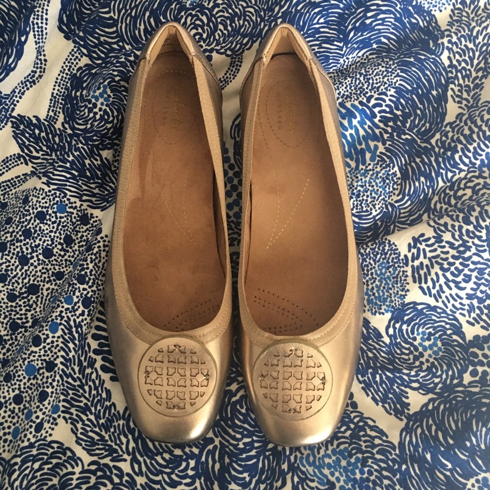 Clarks gold flats